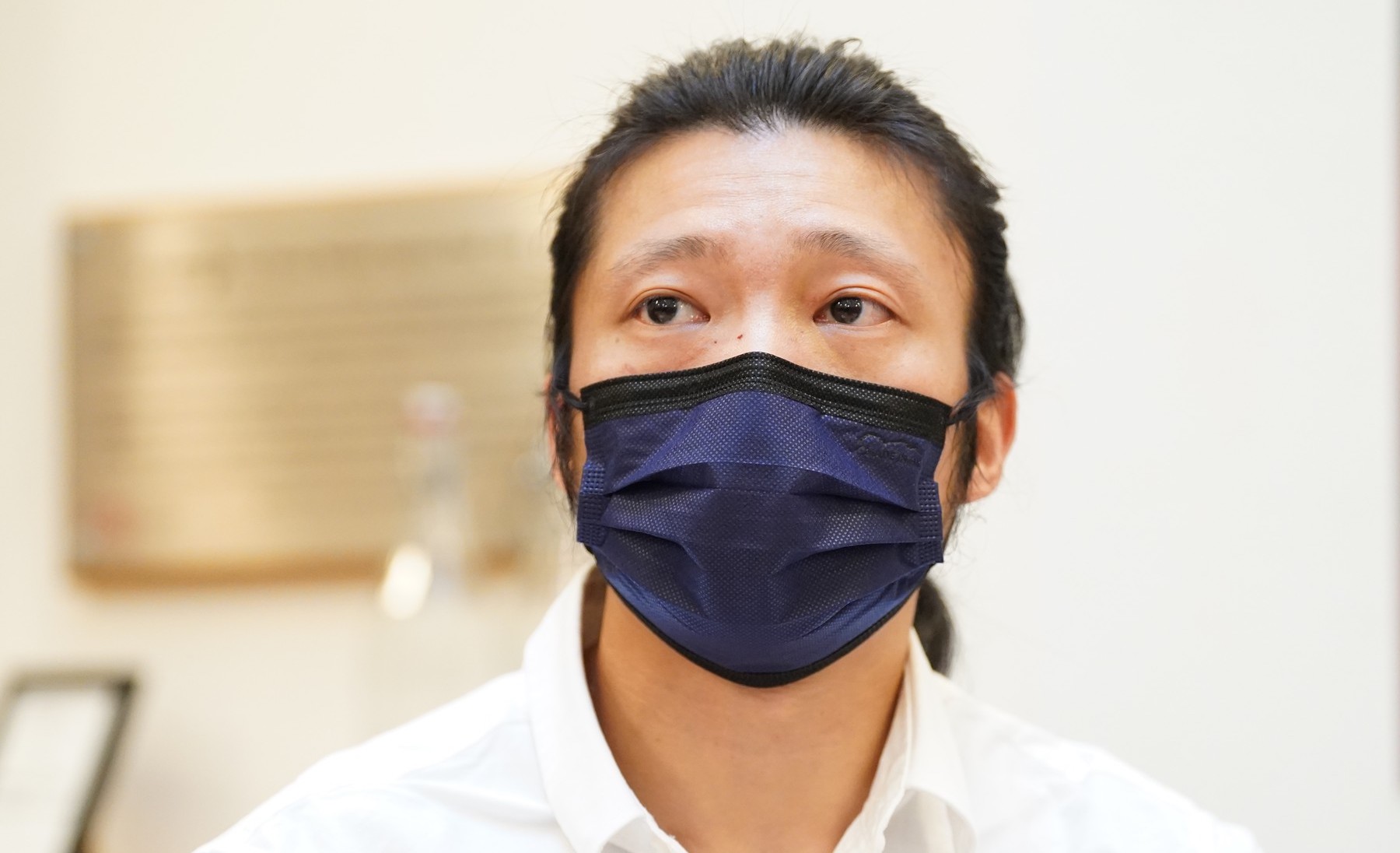 Târât și bătut în curtea consulatului chinez din Manchester. Protestatar din Hong Kong: „M-am ținut de gard, dar nu am putut rezista”