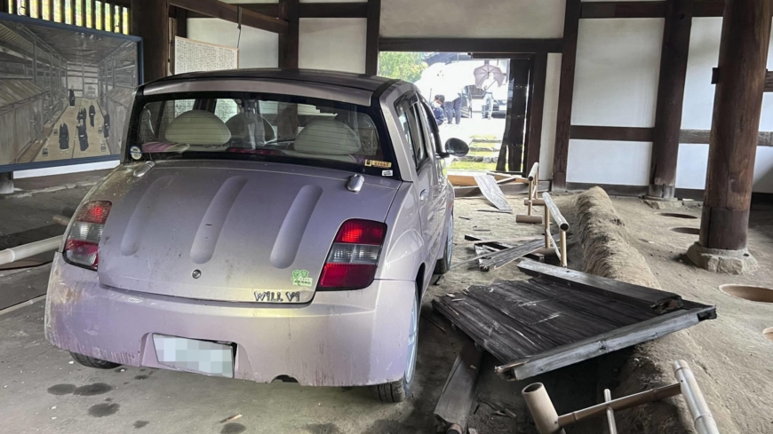 Cea mai veche toaletă din Japonia a fost aproape distrusă de un șofer care mergea cu spatele