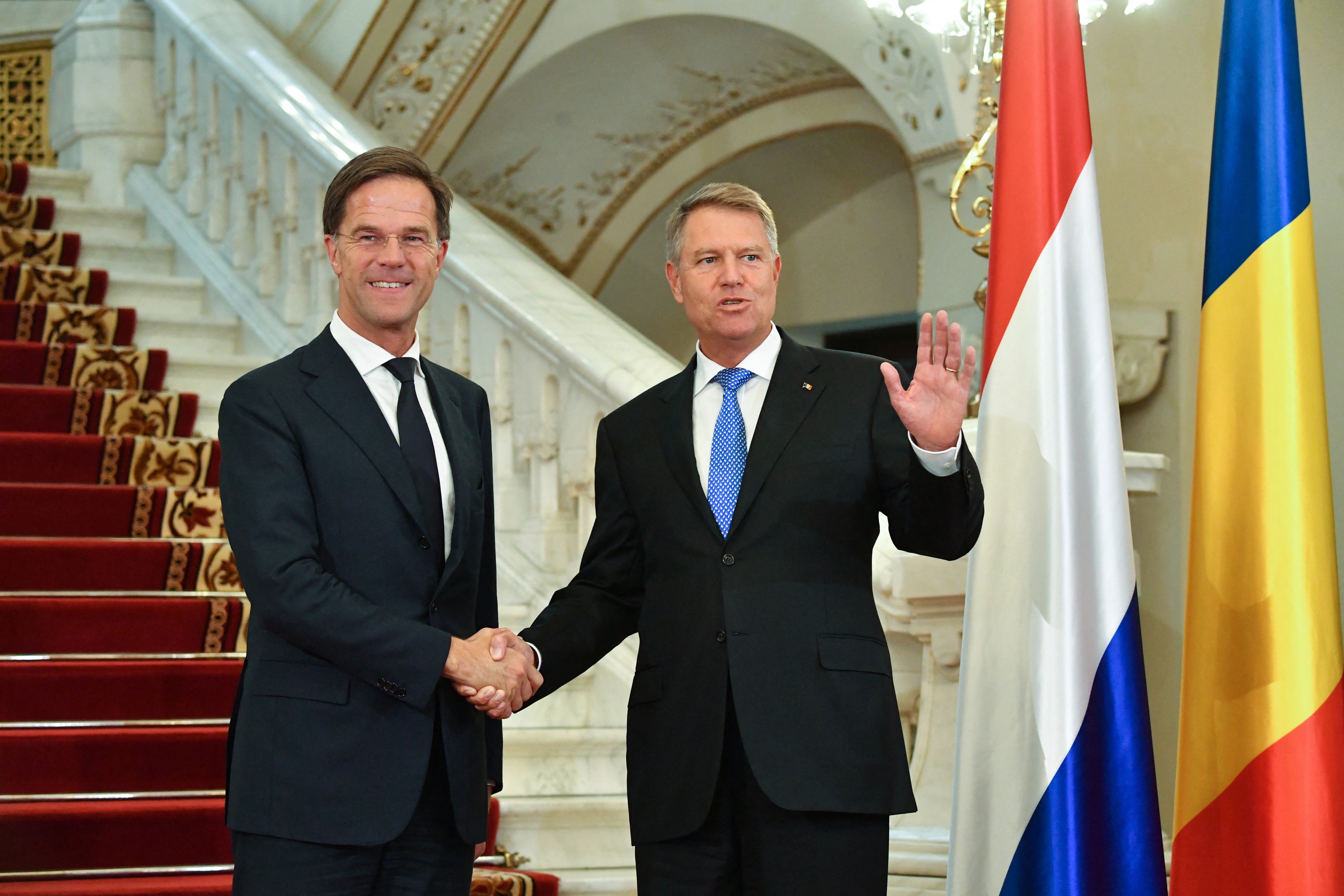 Klaus Iohannis și Mark Rutte vizitează miercuri baza de la Cincu