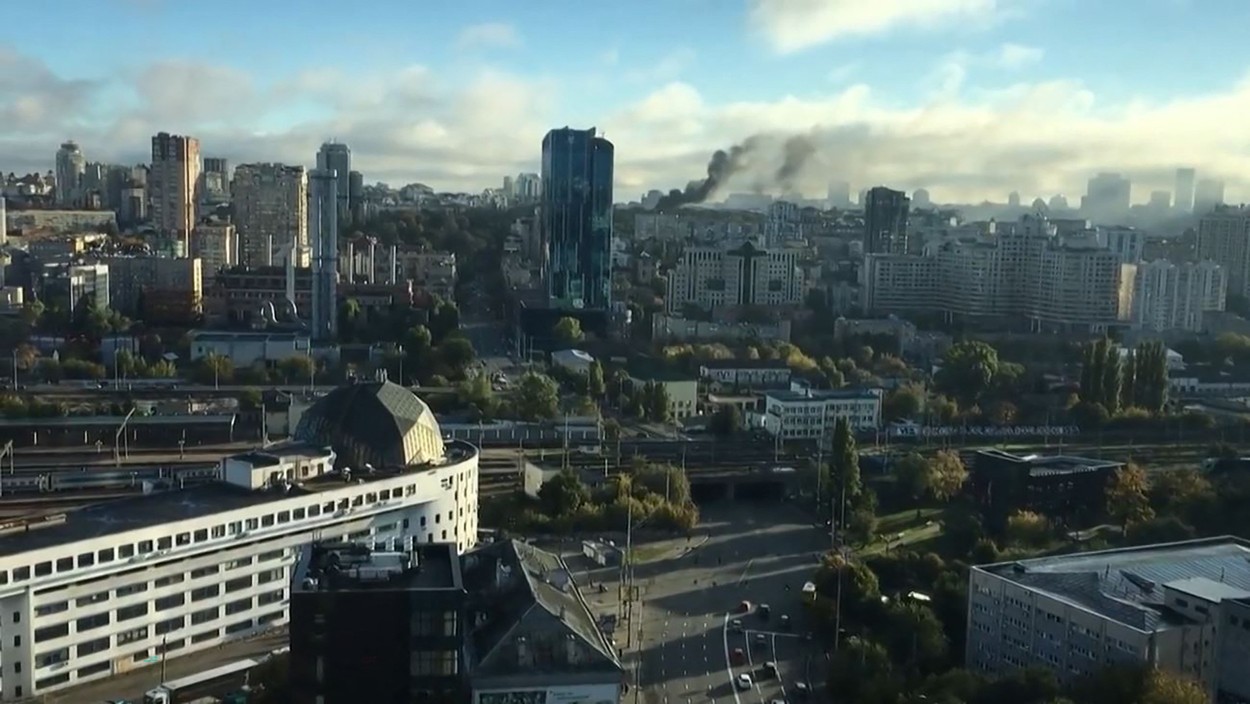 Rușii au atacat Kievul cu drone kamikaze și au bombardat Nikolaev. Guvernatorul instalat de ruși în Herson le cere oamenilor să plece