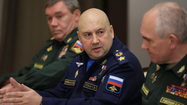 Surovikin la masa cu generalii rusi