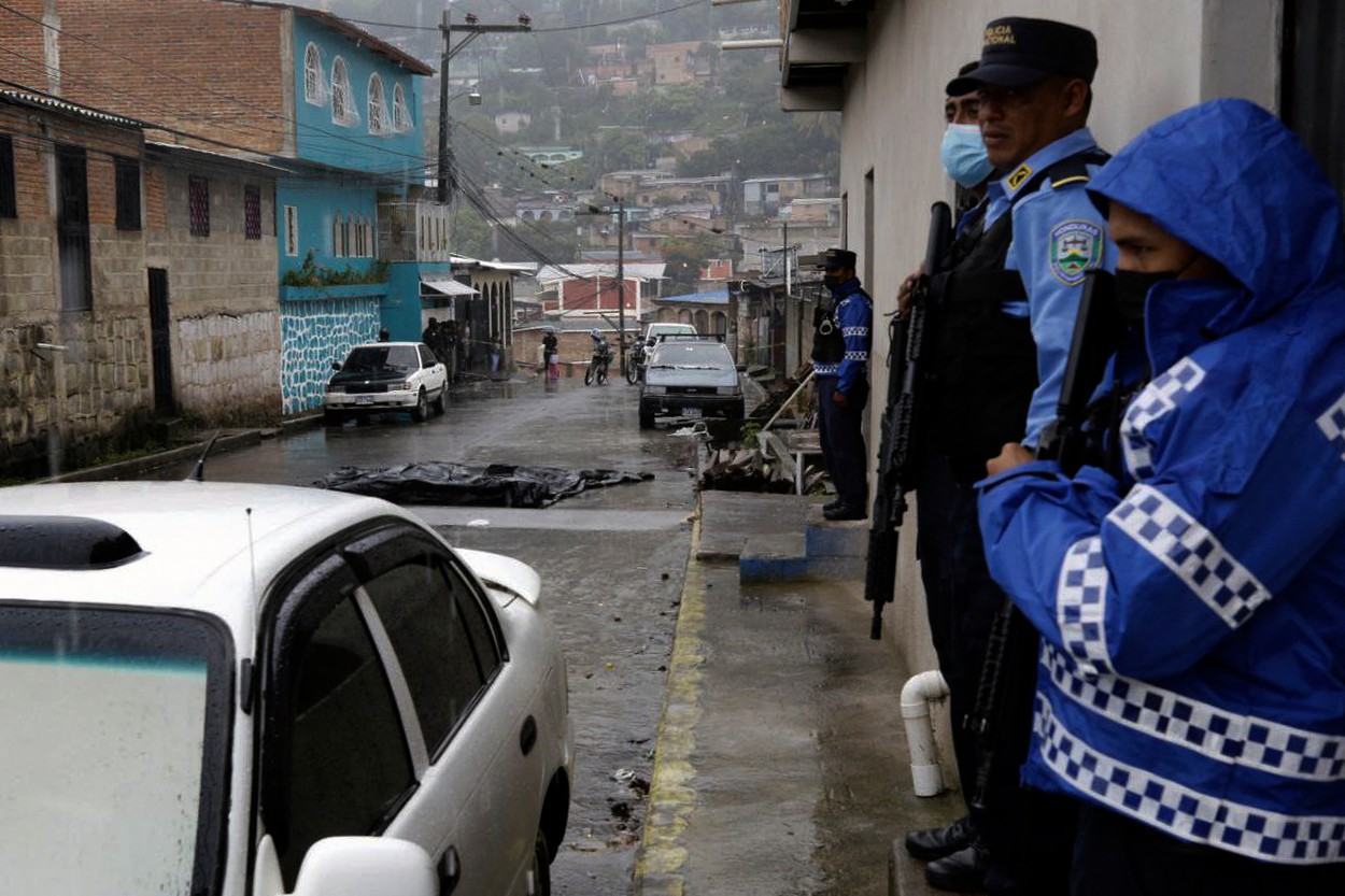 Legat la gură cu bandă adezivă, ucis cu un glonţ în faţă tras de la mică distanţă. Un jurnalist și tatăl său, asasinați în Honduras