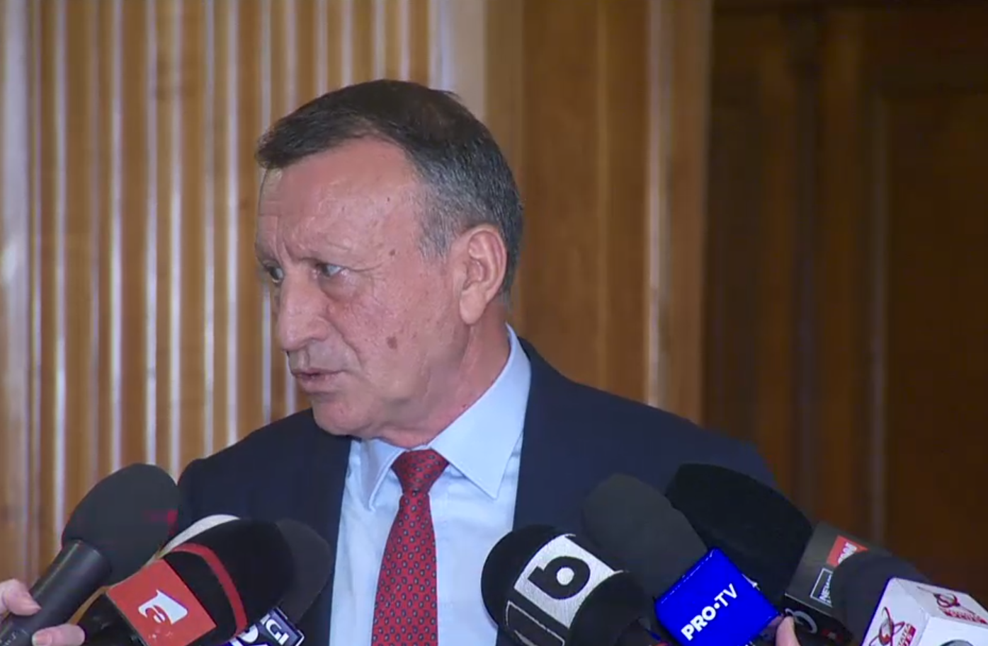 Politicienii vor să crească impozitul pe locuințe, dar nu știu nici cât plătesc ei. Paul Stănescu: Nu sunt atent la lucrurile astea