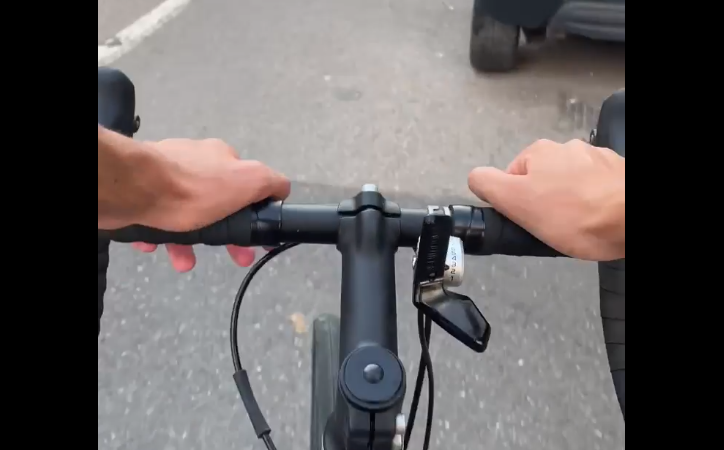 David Popovici, victima unui fake news care anunța că și-ar fi cumpărat un bolid de lux: Mie îmi place să merg pe bicicletă