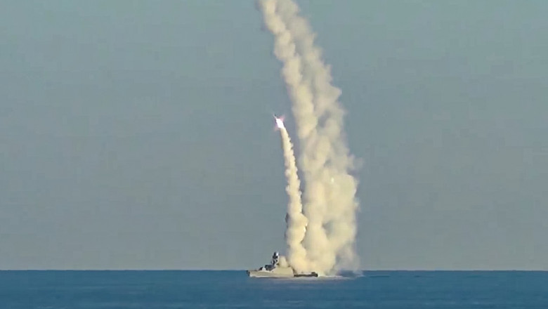 Rachete lansate de un vas de război rusesc.