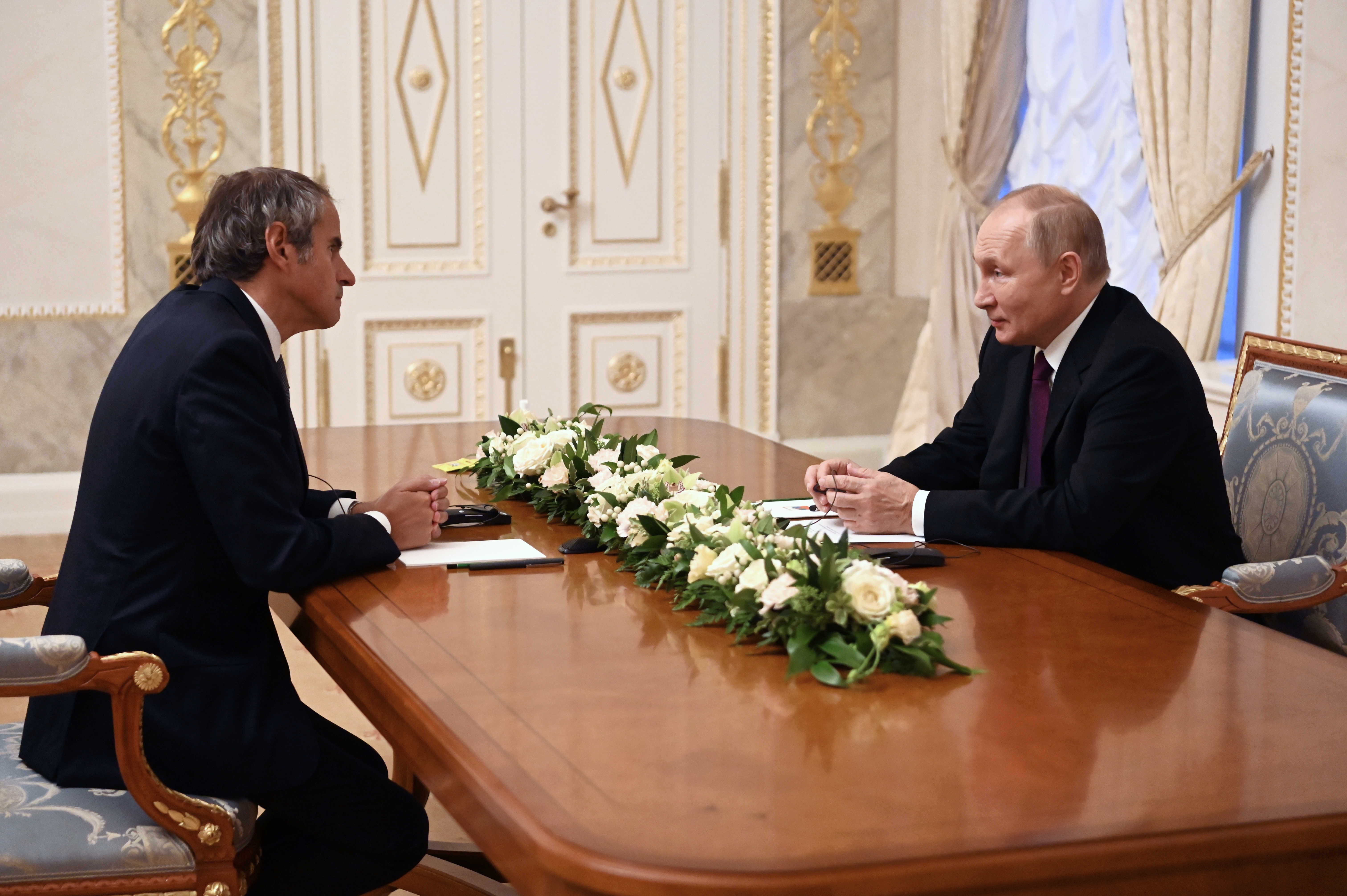 După ce le-a luat ucrainenilor centrala nucleara Zaporojie, Putin îi spune șefului AIEA că e deschis la dialog