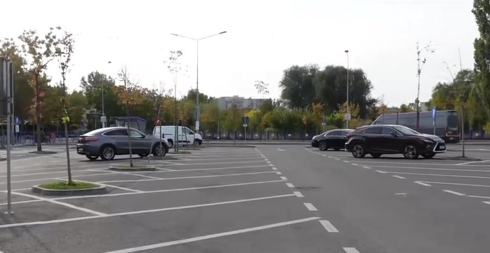 Primăria București anunță "revoluția în parcare". Vor fi instalate 300 de parcometre, jumătate dintre taxatori vor fi dați afară