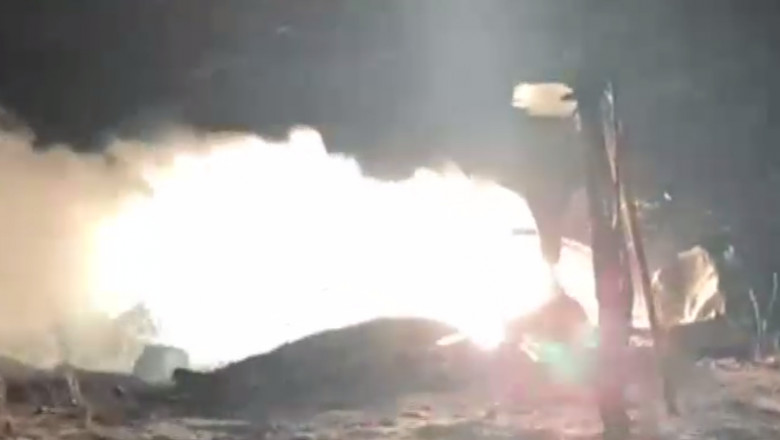 Elicopter prăbușit care arde