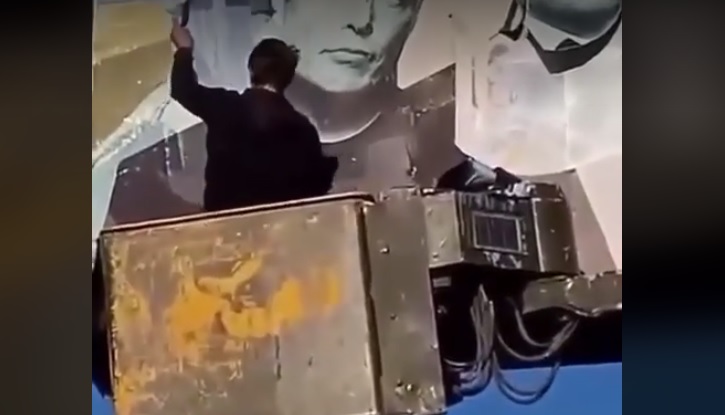 Elon Musk nu mai este iubit în Ucraina. Un panou din Odesa cu fața lui a fost acoperit cu o folie