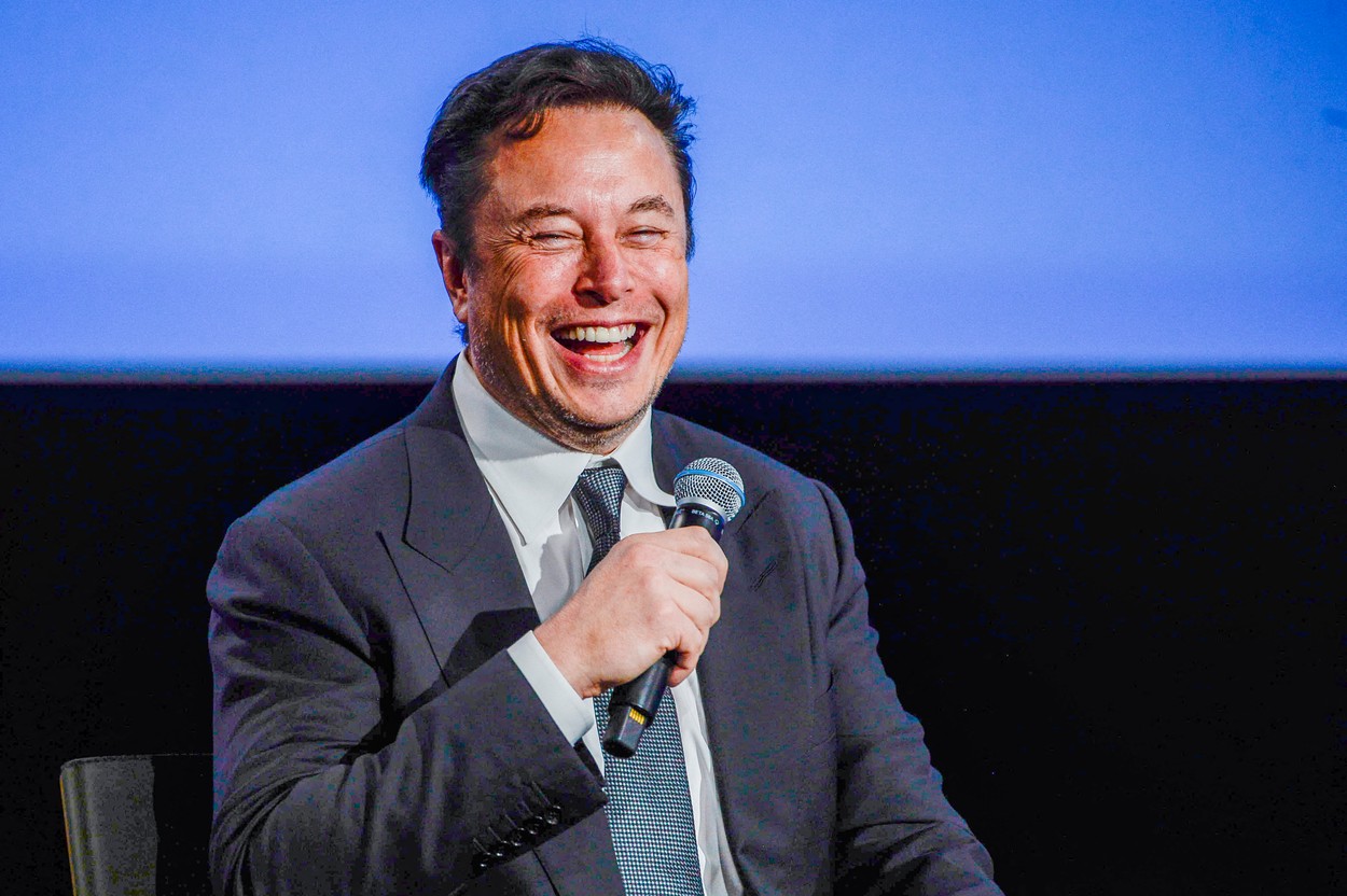 Elon Musk a lansat parfumul „Păr Ars”. A vândut de 1 milion de dolari în doar câteva ore