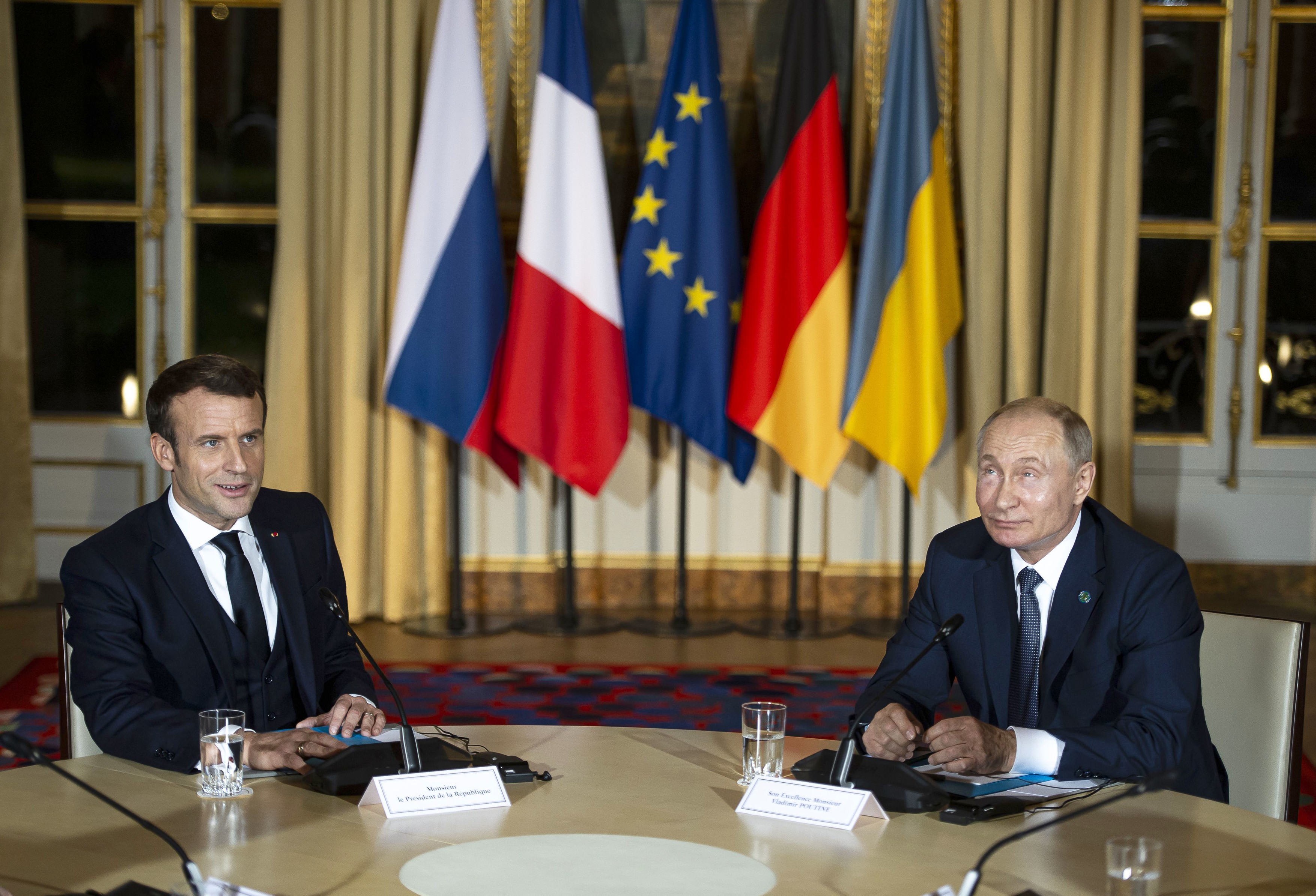 Macron spune că Franța nu va folosi arme nucleare împotriva Rusiei dacă Putin decide să lanseze un atac nuclear în Ucraina