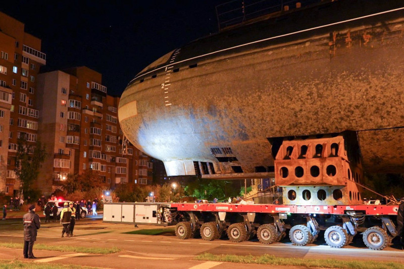 Russia: K-3 Leninsky Komsomol nuclear submarine transported to Naval Glory Museum in Kronshtadt