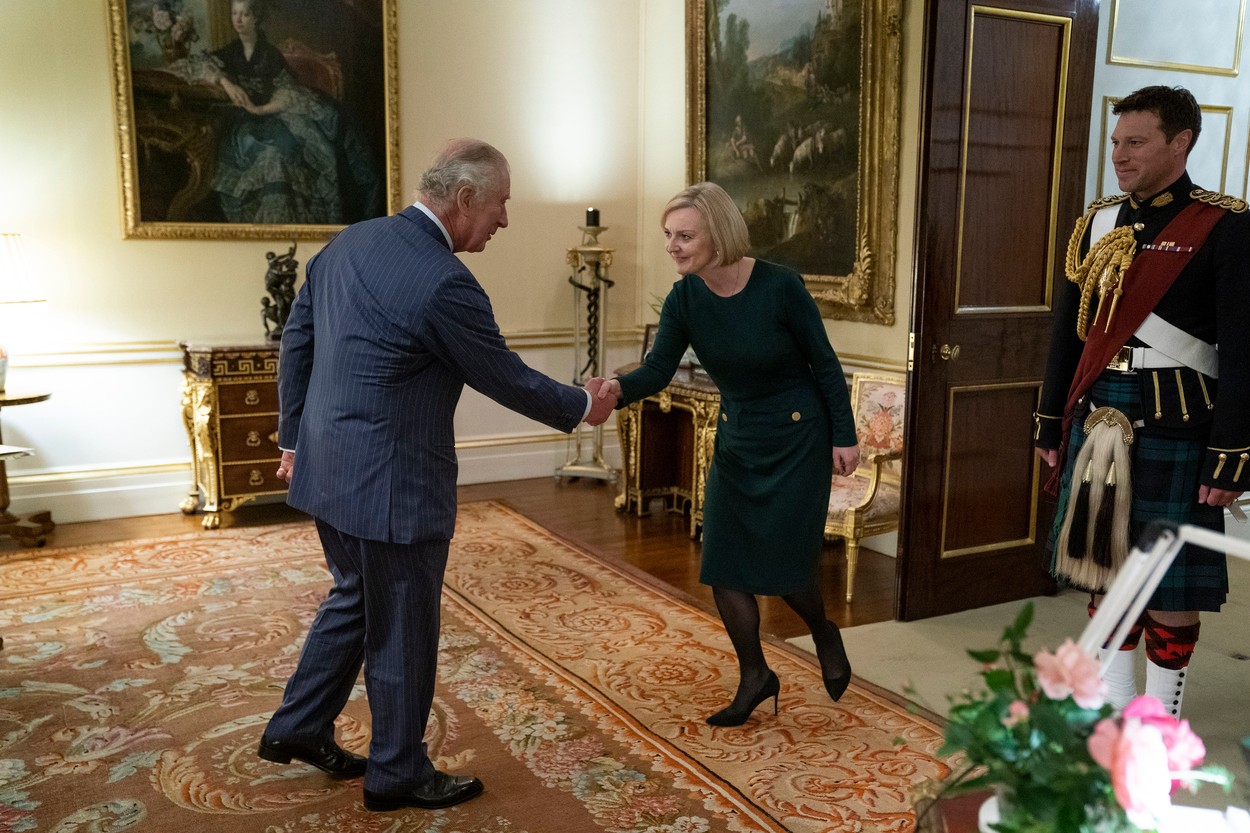 Imagini virale de la ultima întâlnire a Regelui Charles cu premierul Truss: „Ai venit din nou? Of, dragă...”