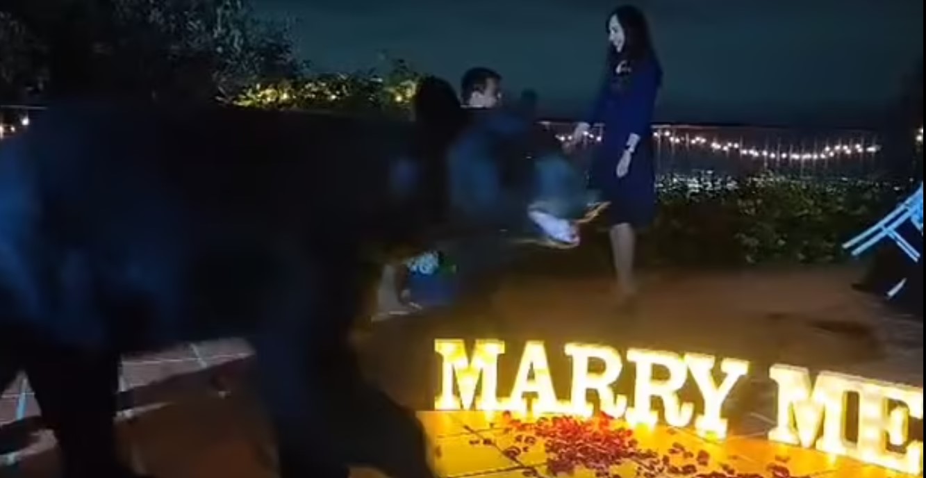 VIDEO Momentul în care un urs întrerupe o cerere în căsătorie