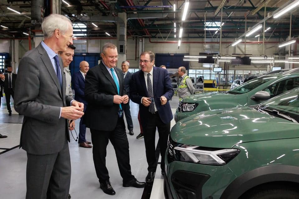 Nicolae Ciucă: „Dacia este dovada că inovarea, viziunea, tenacitatea şi managementul performant înseamnă succes garantat”