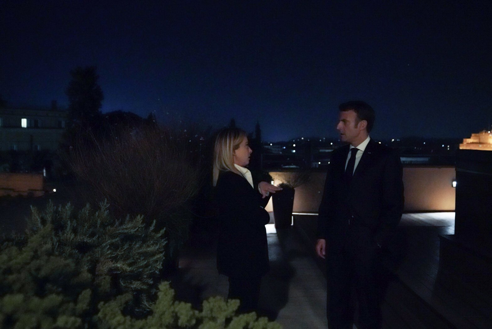 Giorgia Meloni a avut prima întâlnire cu Emmanuel Macron: Trebuie să lucrăm împreună cu dialog și ambiție