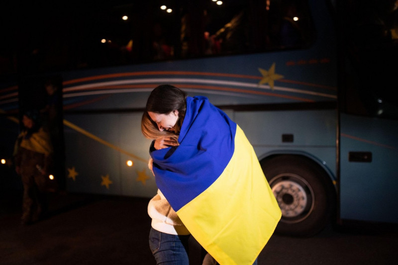Zaporizhzhia, Ukraine. 18th Oct, 2022. A woman released from Russian captivity within the framework of a large-scale exchange of prisoners, is hugged as she arrives to Ukrainian side in Zaporizhzhia, southeastern Ukraine, on October 17, 2022. Kyiv and Mos