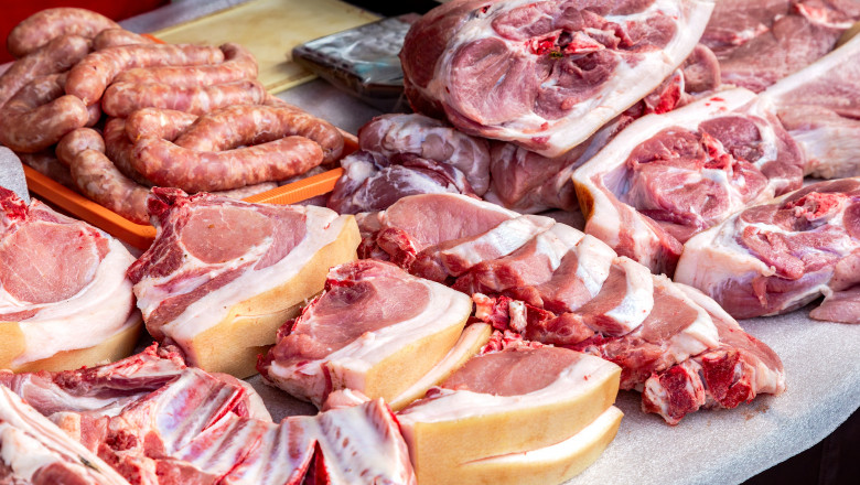 Producători: Înainte de sărbători, prețul la carnea de porc s-ar putea dubla. Un kilogram ar ajunge și la 60 de lei