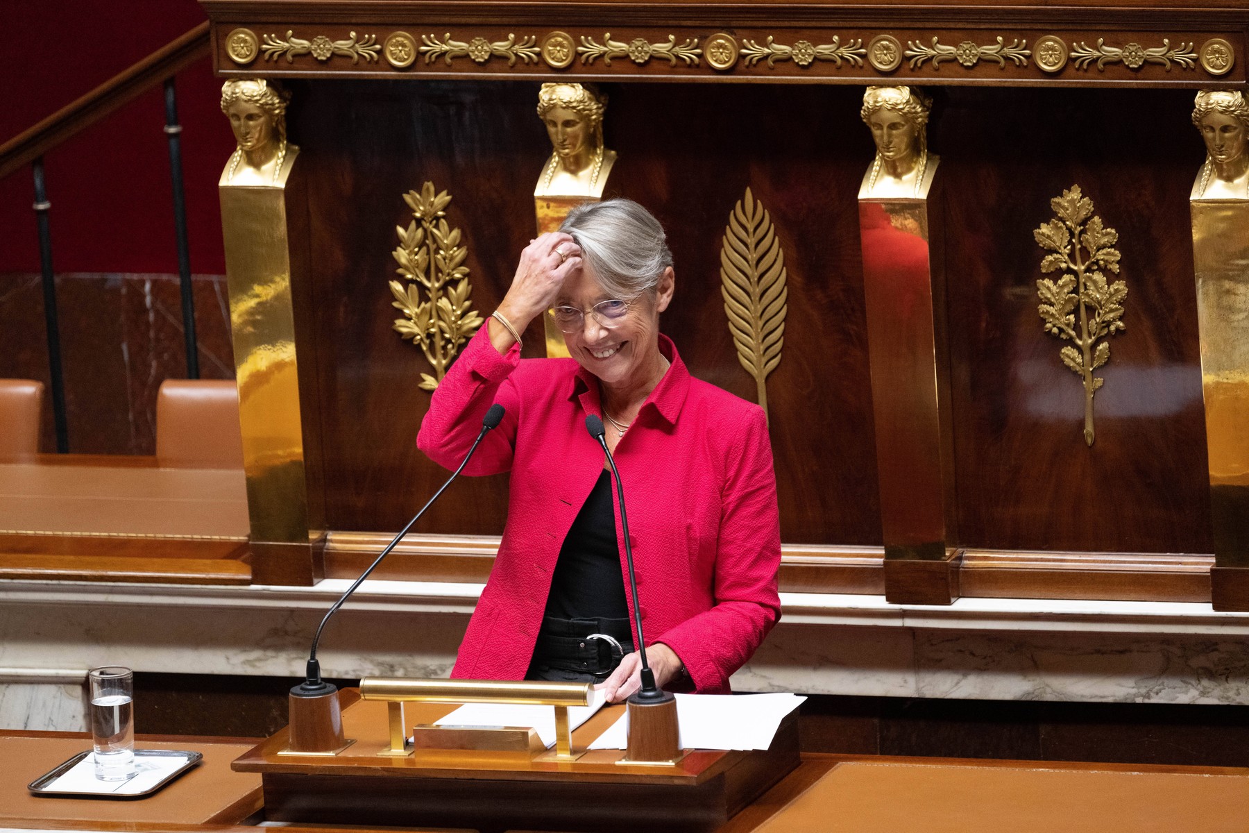 Guvernul Franței a supraviețuit în fața a două moțiuni de cenzură consecutive