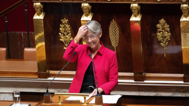 Elisabeth Borne la tribuna parlamentului francez
