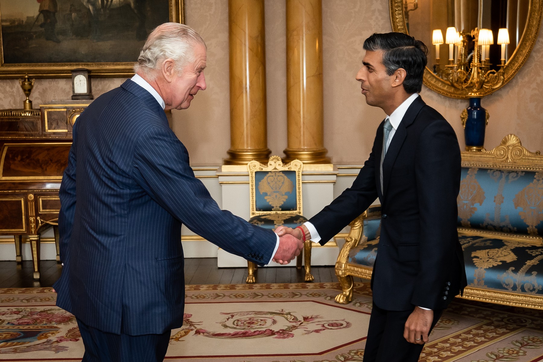Premierul britanic Rishi Sunak mizează pe încoronarea regelui Charles al III-lea pentru a uni ţara lovită de criză