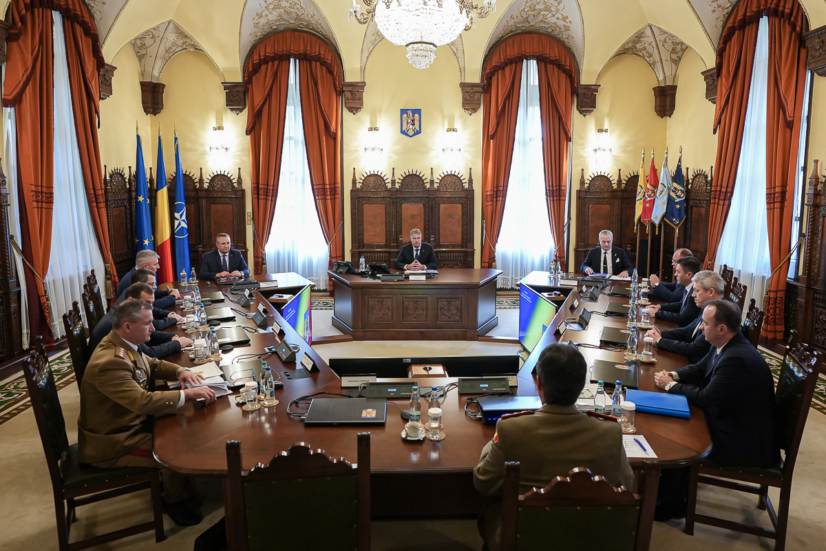 CSAT se întruneşte în prima şedinţă din acest an. Pe agendă sunt situaţia de securitate de la Marea Neagră şi dotarea Armatei