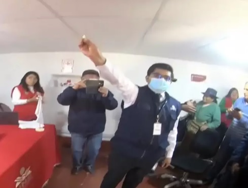 Au dat cu banul cine să fie primar. O monedă a decis dintre doi candidați la primărie