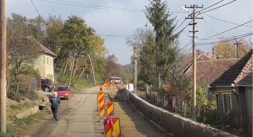 "Dorel" de Satu Mare. Localnici blocați în gospodării după ce muncitorii au ridicat un zid în fața gardurilor