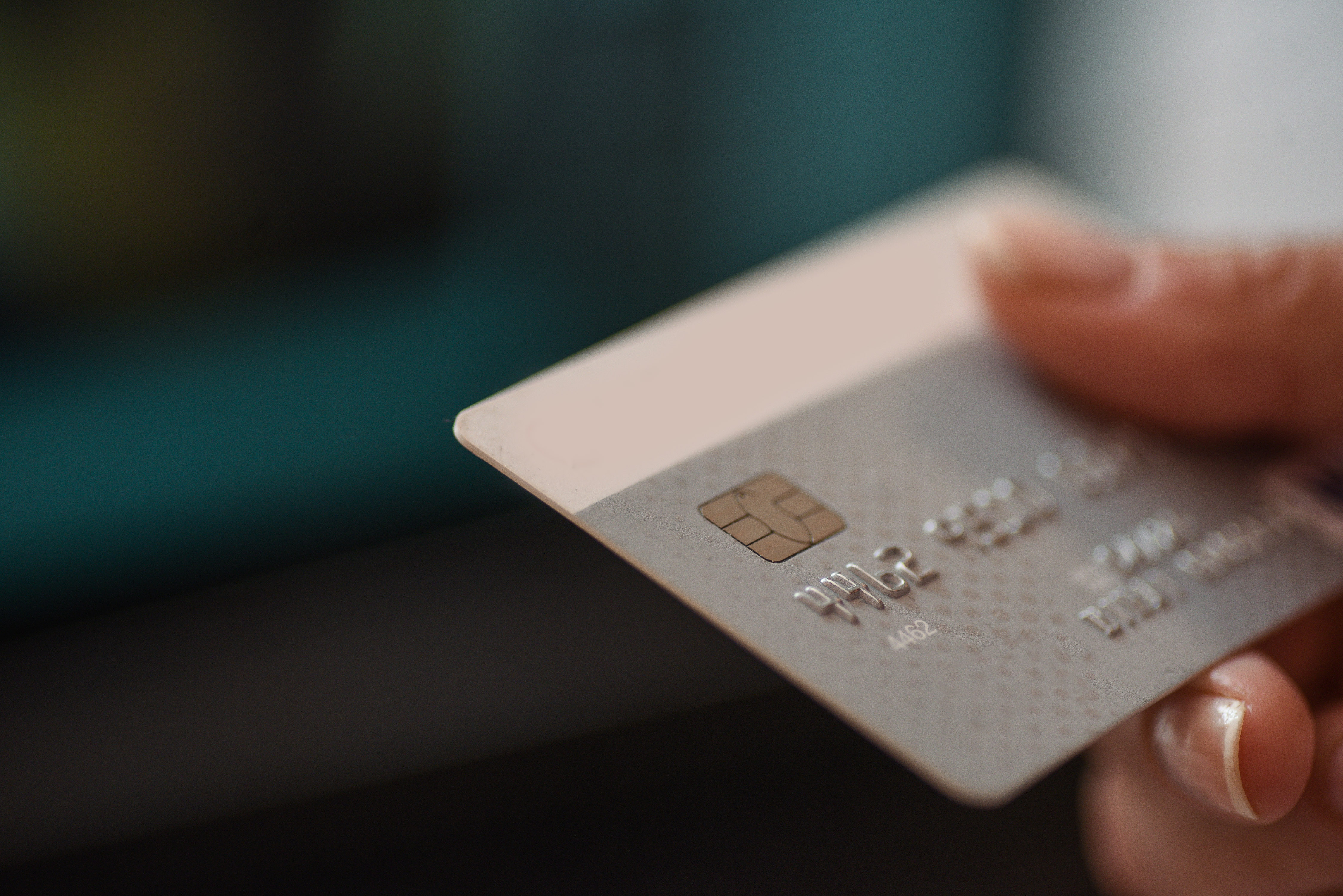 Proiect de lege: Fiecare cetăţean din România va avea garantat un cont, fără comisioane financiare