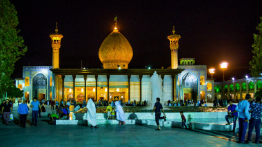 Mausoleul Shah Cheragh din Iran.