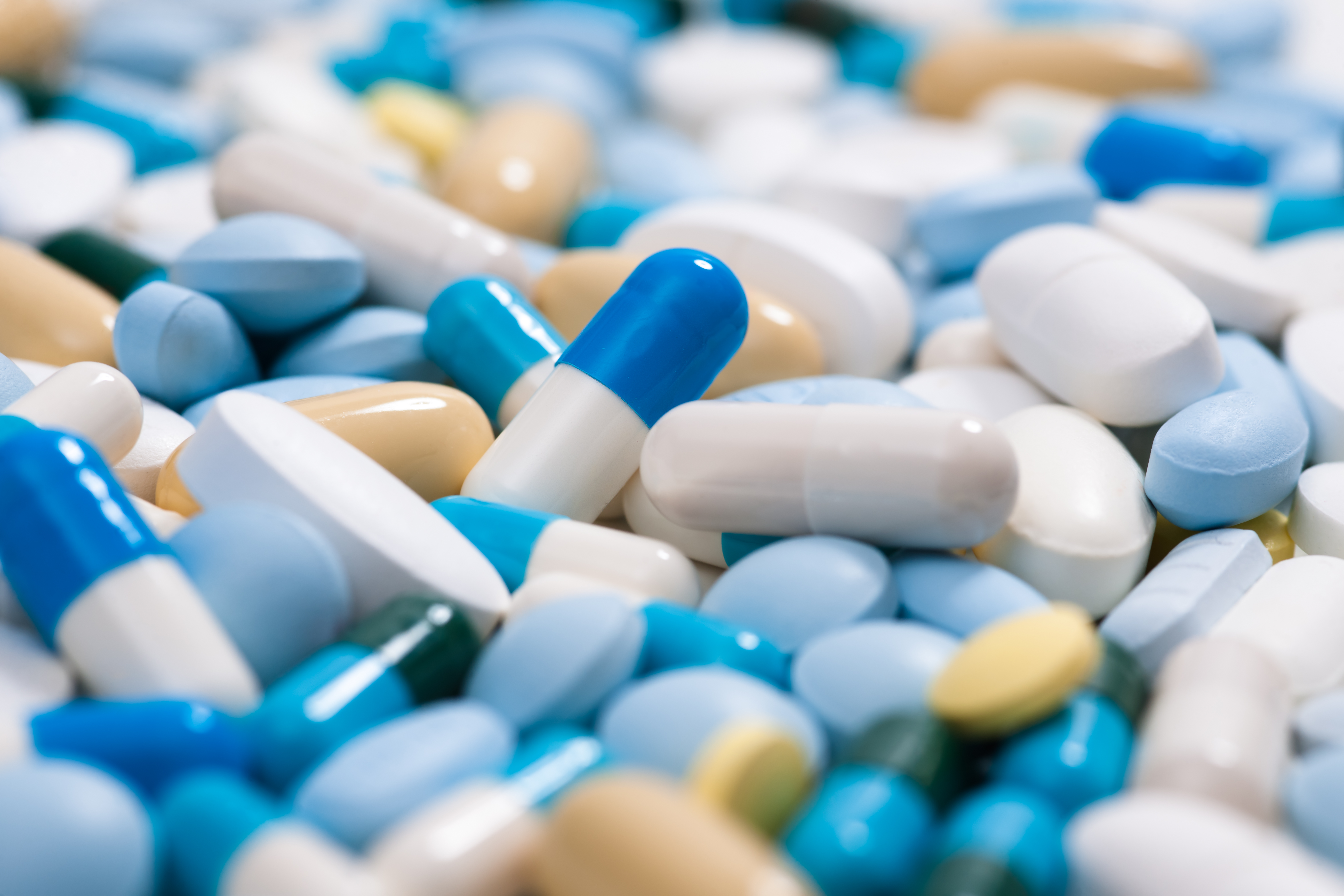 „E dezastru. Și așa erau scumpe”. Prețurile medicamentelor au explodat în farmaciile din România. Ce spune Ministerul Sănătății