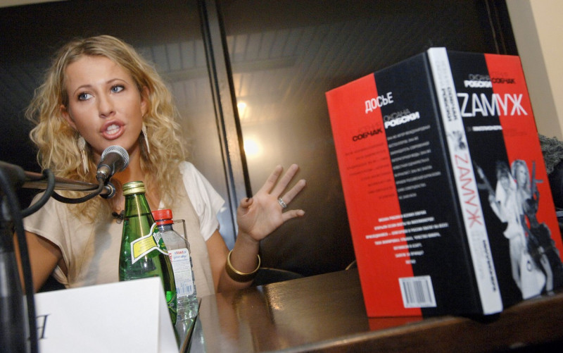 ITAR-TASS 113: MOSCOW, RUSSIA. APRIL 5. TV personality Ksenia Sobchak gives a press conference on her and Oksa