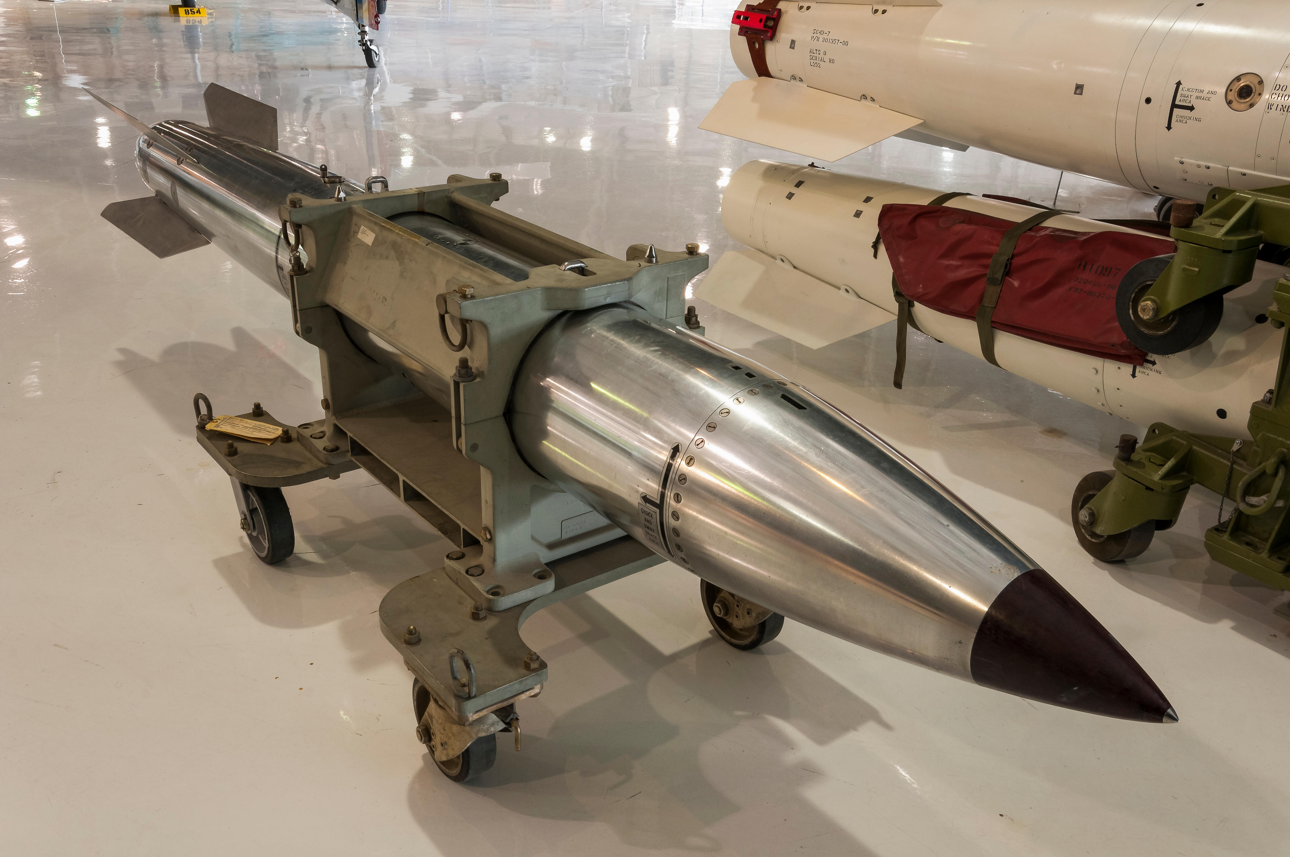 Americanii aduc în Europa, în luna decembrie, bomba gravitațională B61-12, cea mai importantă bombă nucleară din arsenalul SUA