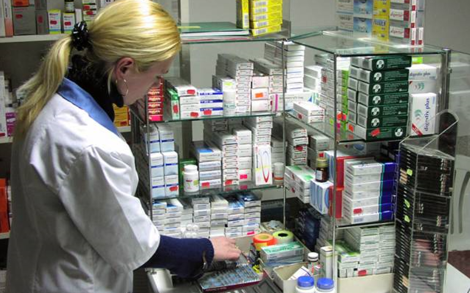 Medicamente esențiale dispar din farmacii, iar pacienții sunt nevoiți să își întrerupă tratamentul. Ce spune ministrul Sănătății