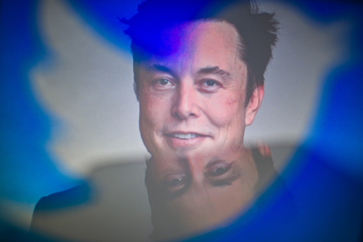 Elon Musk a desfiinţat consiliul de administraţie al Twitter și s-a autoproclamat „unicul director” al companiei