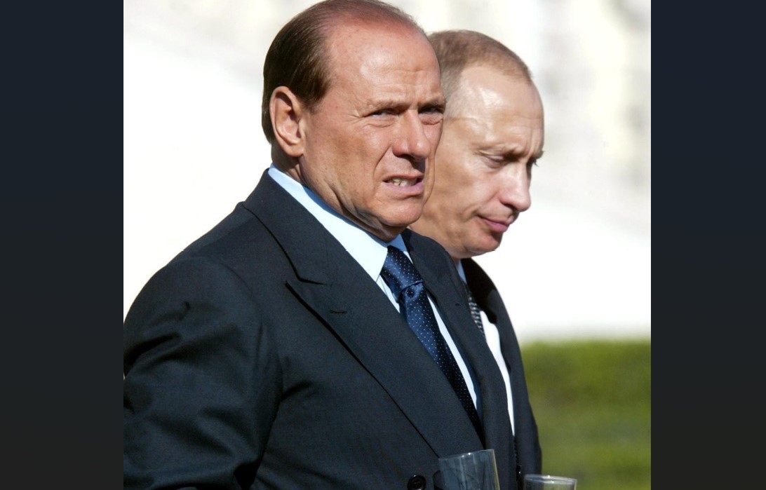 Cele 20 de sticle de vodcă primite de Berlusconi de la Putin încalcă sancțiunile UE împotriva Rusiei
