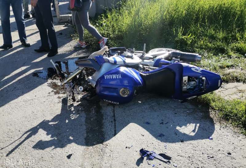 Un motociclist de 21 de ani a murit după ce a ajuns sub roțile unui autobuz cu pasageri