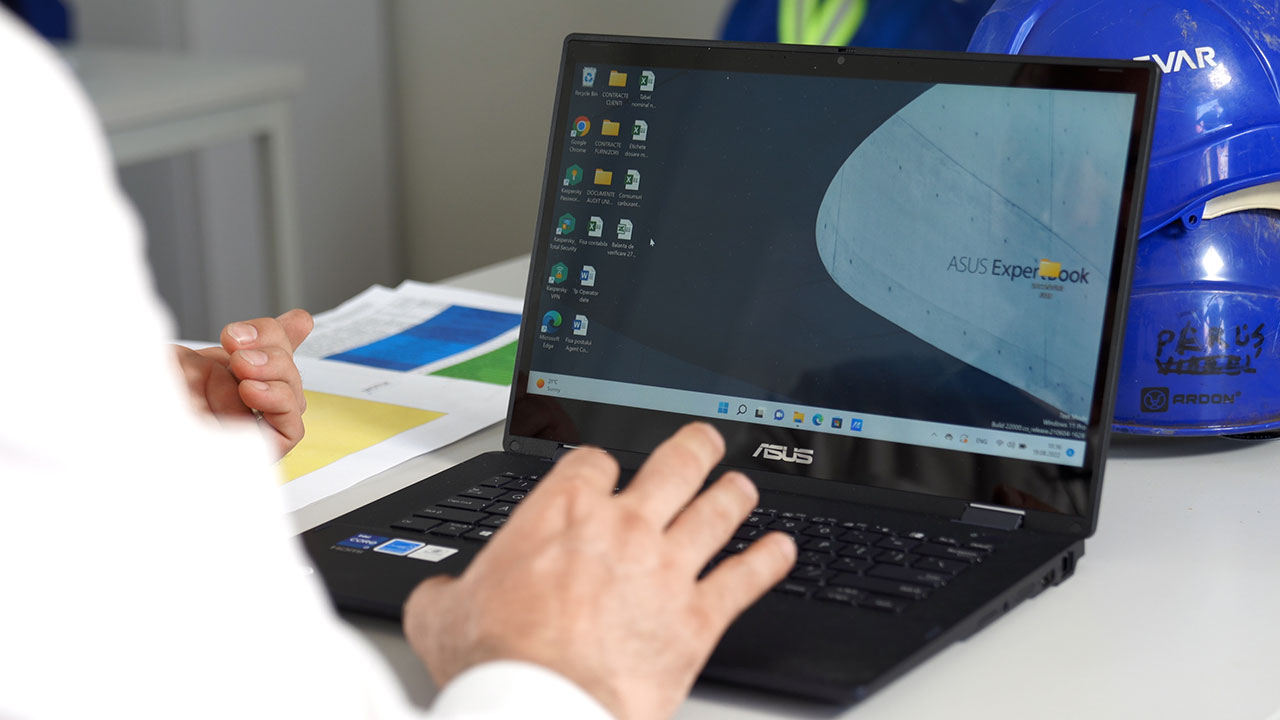 (P) Waldevar Energy, constructor de parcuri fotovoltaice industriale din România, folosește cu succes laptopurile de business ASUS