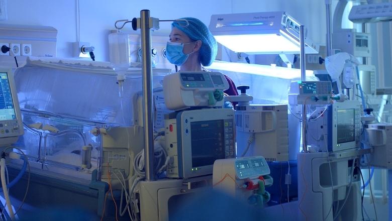 Prematur născut la 24 de săptămâni, îngrijit cu succes la Maternitatea SANADOR