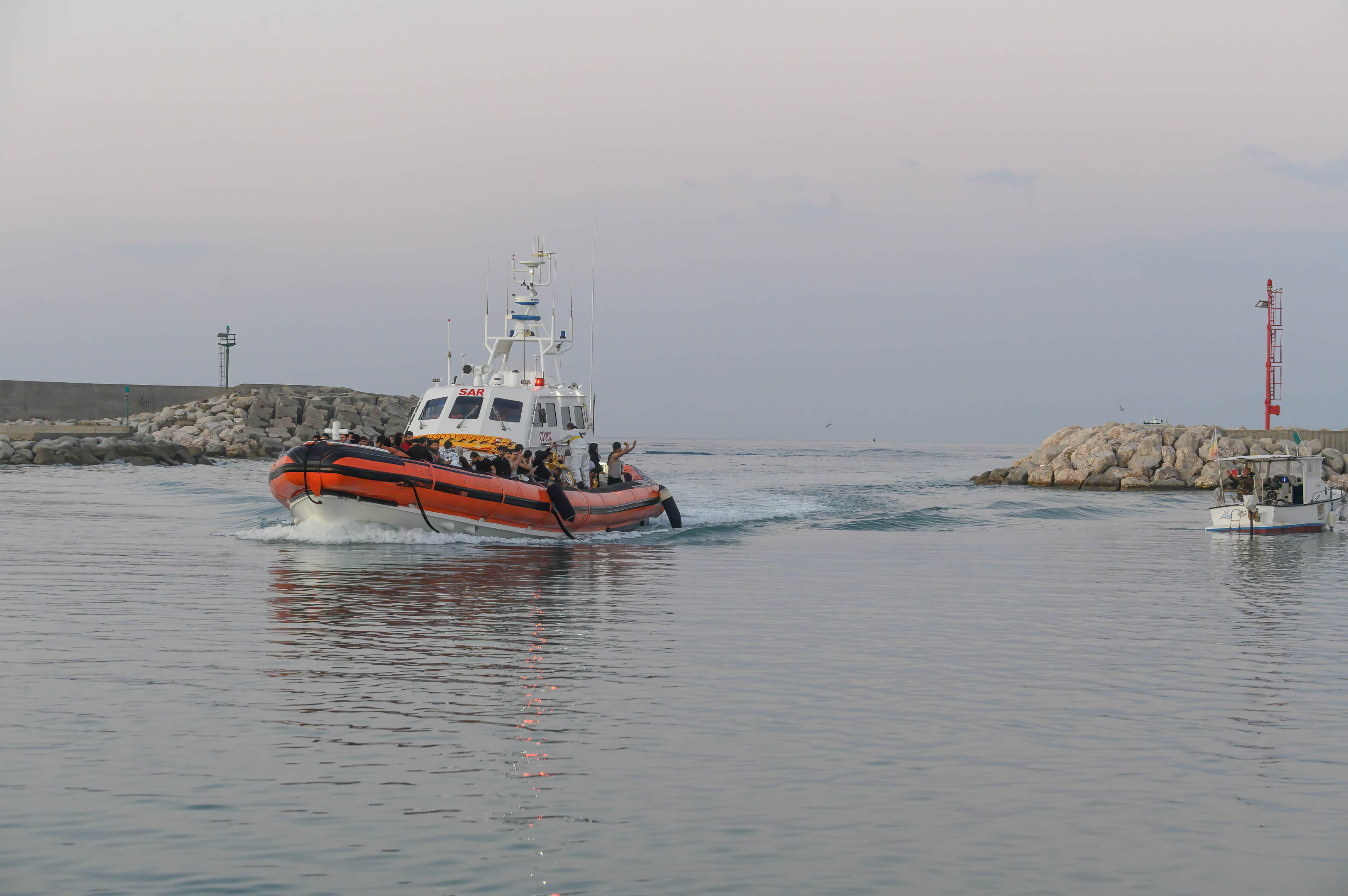 Doi copii au murit înecați în Mediterana, în timp ce încercau să ajungă în Europa. Alți 36 de oameni au fost salvați din naufragiu