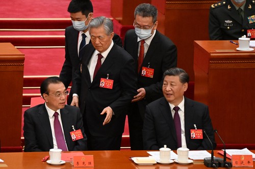 VIDEO Moment controversat la Congresul PCC. Ce explicații dă Beijingul, după ce fostul preşedinte Hu Jintao a fost escortat afară