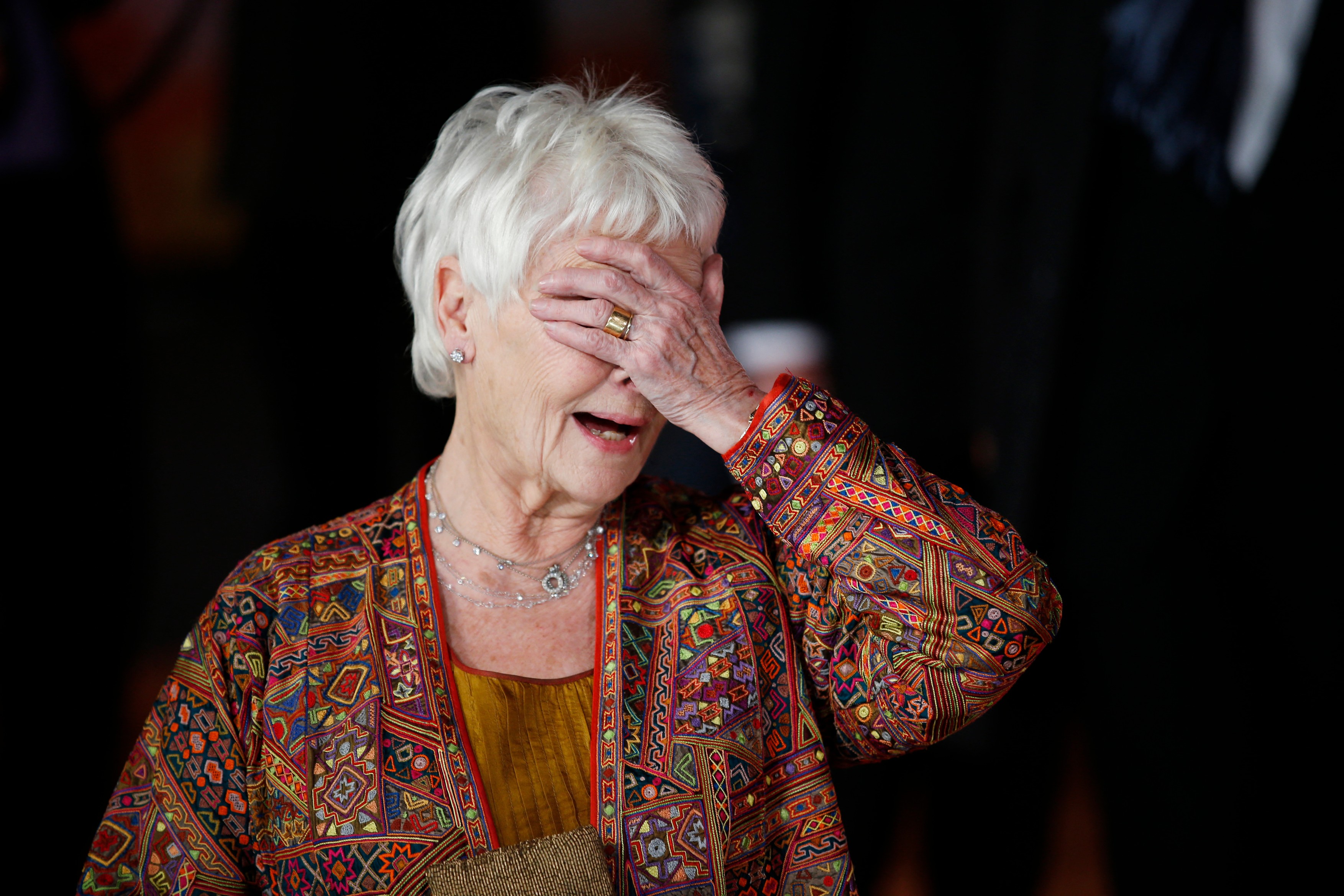 Judi Dench critică Netflix pentru „senzaționalismul grosolan” al ultimului sezon din serialul „The Crown”