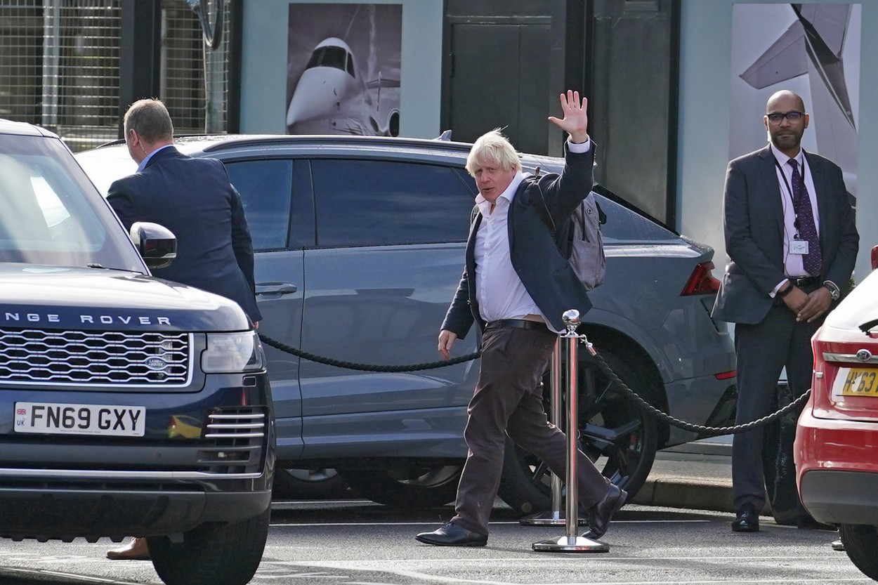 Boris Johnson a fugit din vacanță, din Caraibe, pentru a încerca să devină din nou premier