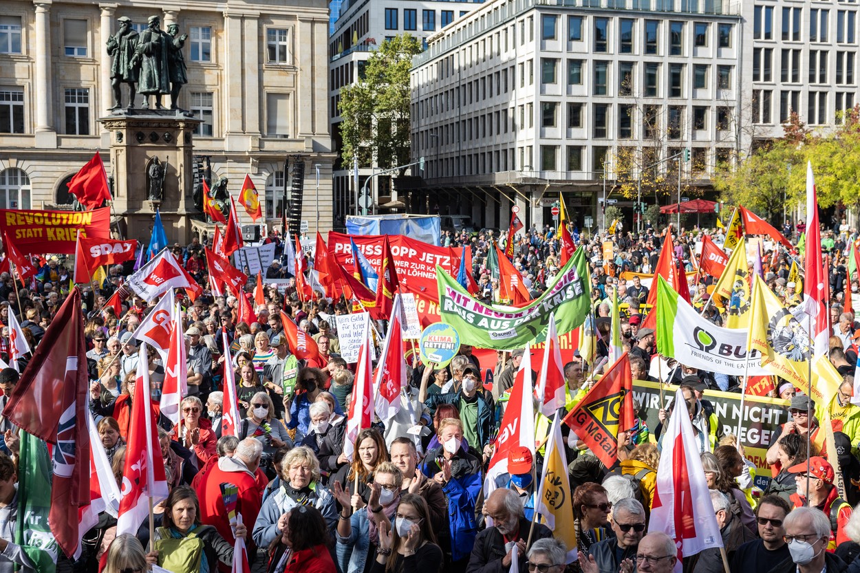 Zeci de mii de oameni au protestat în șase orașe mari din Germania și cer ajutor, ca urmare a creșterii costurilor traiului