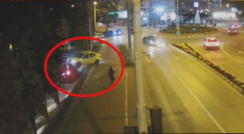 VIDEO „Taxi-ul zburător”. Accident spectaculos, surprins de camerele de supraveghere în Suceava