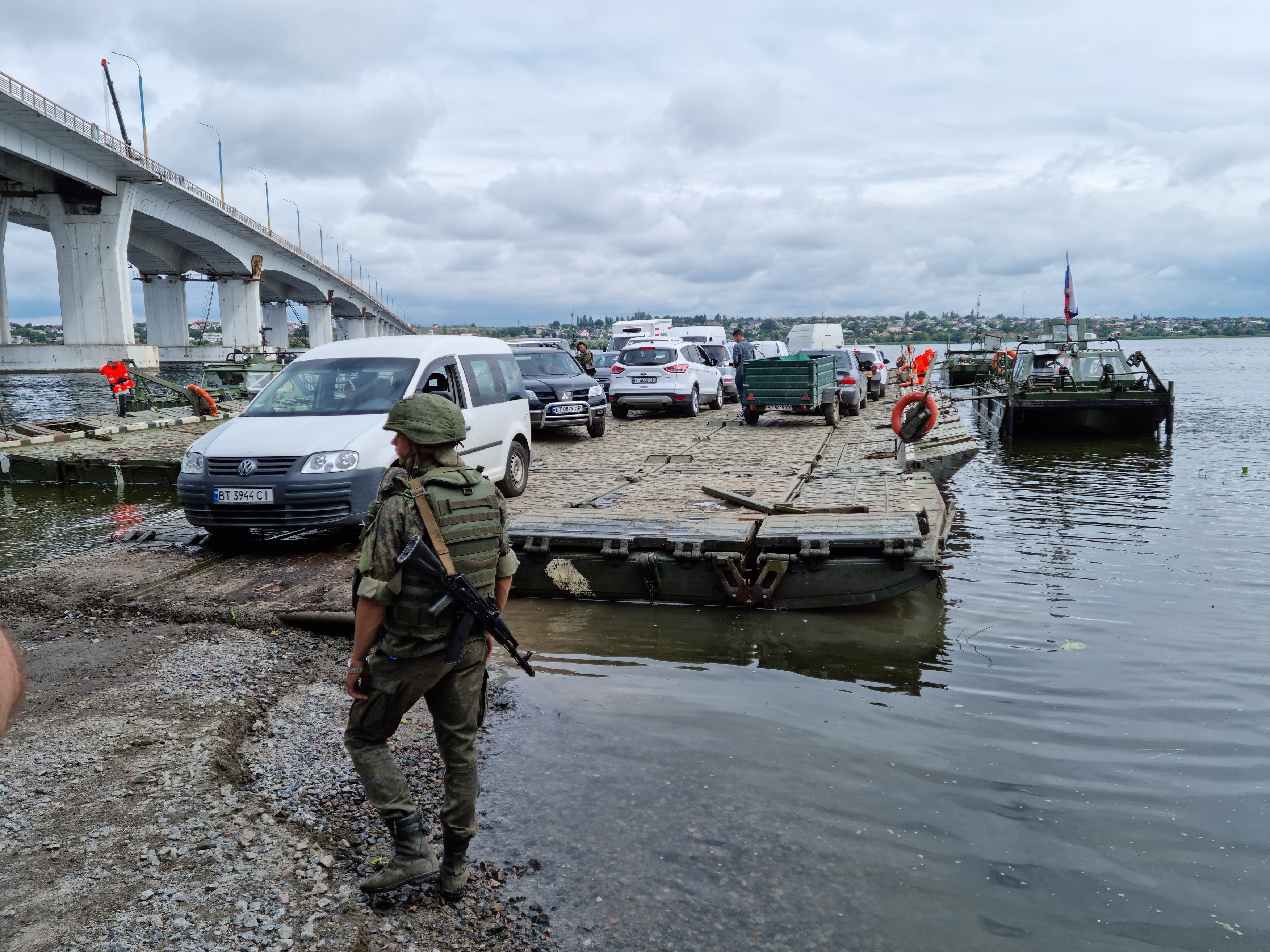 Peste un milion de locuințe din Ucraina au rămas fără curent. Soldații rușii fură mașinile civililor ucraineni pentru a fugi din Herson