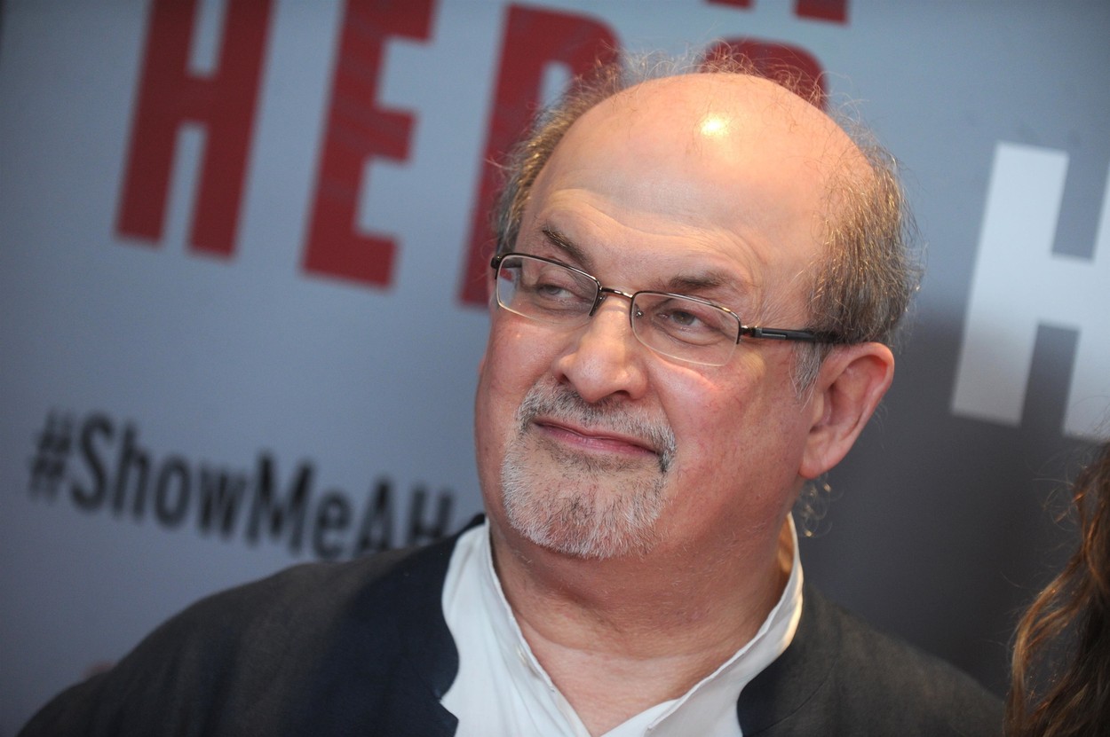 Salman Rushdie și-a pierdut vederea la un ochi și nu-și mai poate folosi o mână după atacul din vară