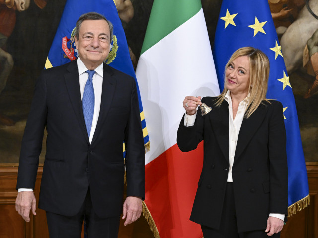 Giorgia Meloni è ufficialmente succeduta a Mario Draghi come Presidente del Consiglio italiano