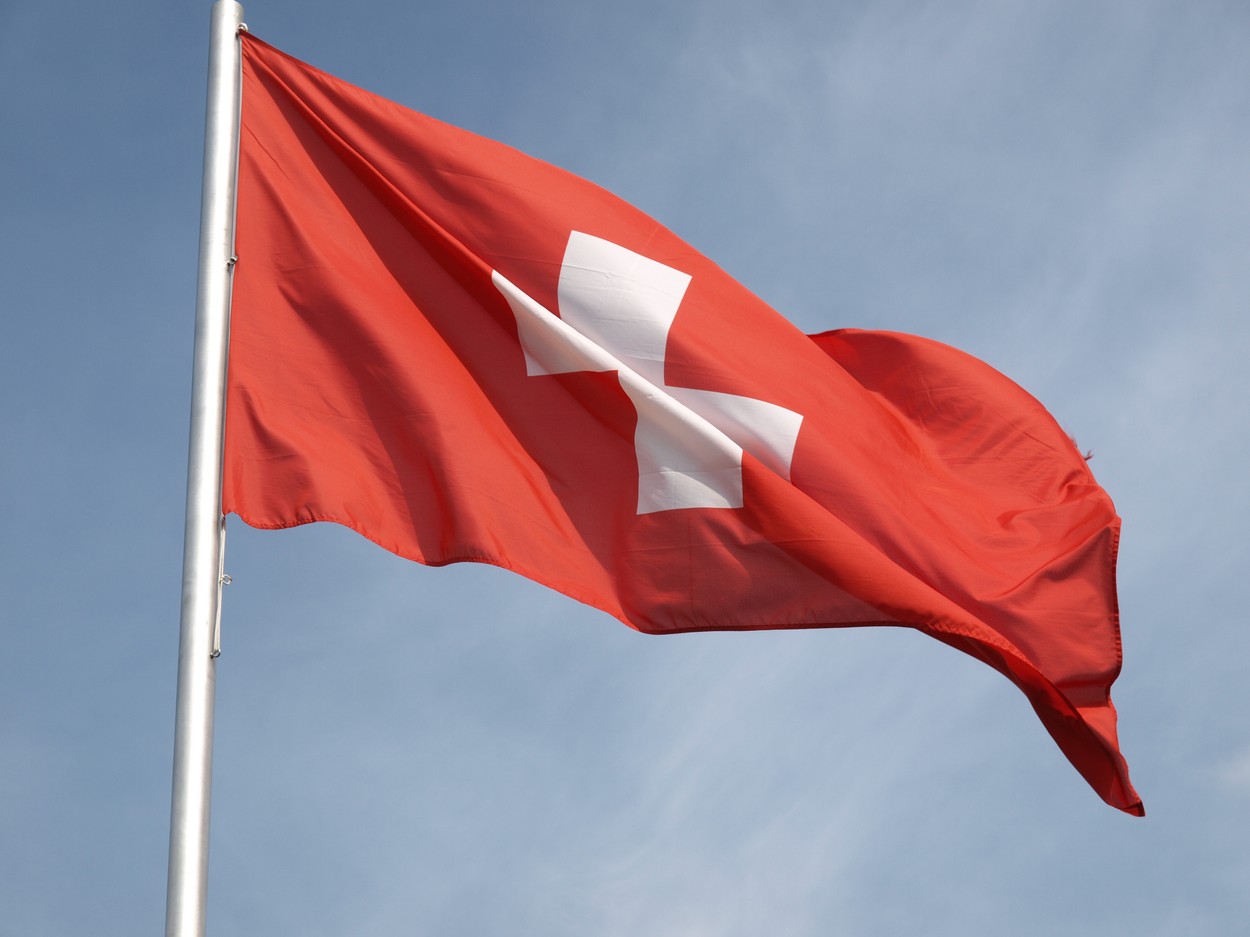Elveţia înlesneşte accesul migranţilor spre Germania şi Franţa. „Permitem călătoriile mai departe”, a recunoscut un poliţist