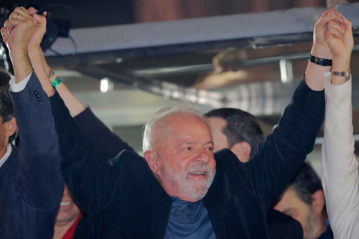Lula da Silva l-a învins pe Jair Bolsonaro și redevine președinte al Braziliei, după o cursă electorală extrem de strânsă